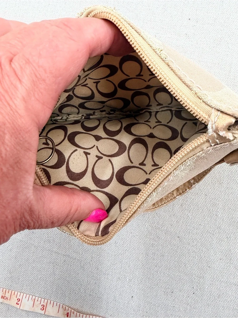 Coach beige signature